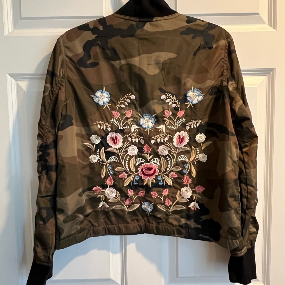 NWT Driftwood Camouflage Embroidered Bomber Jacket, Large - Picture 2 of 3